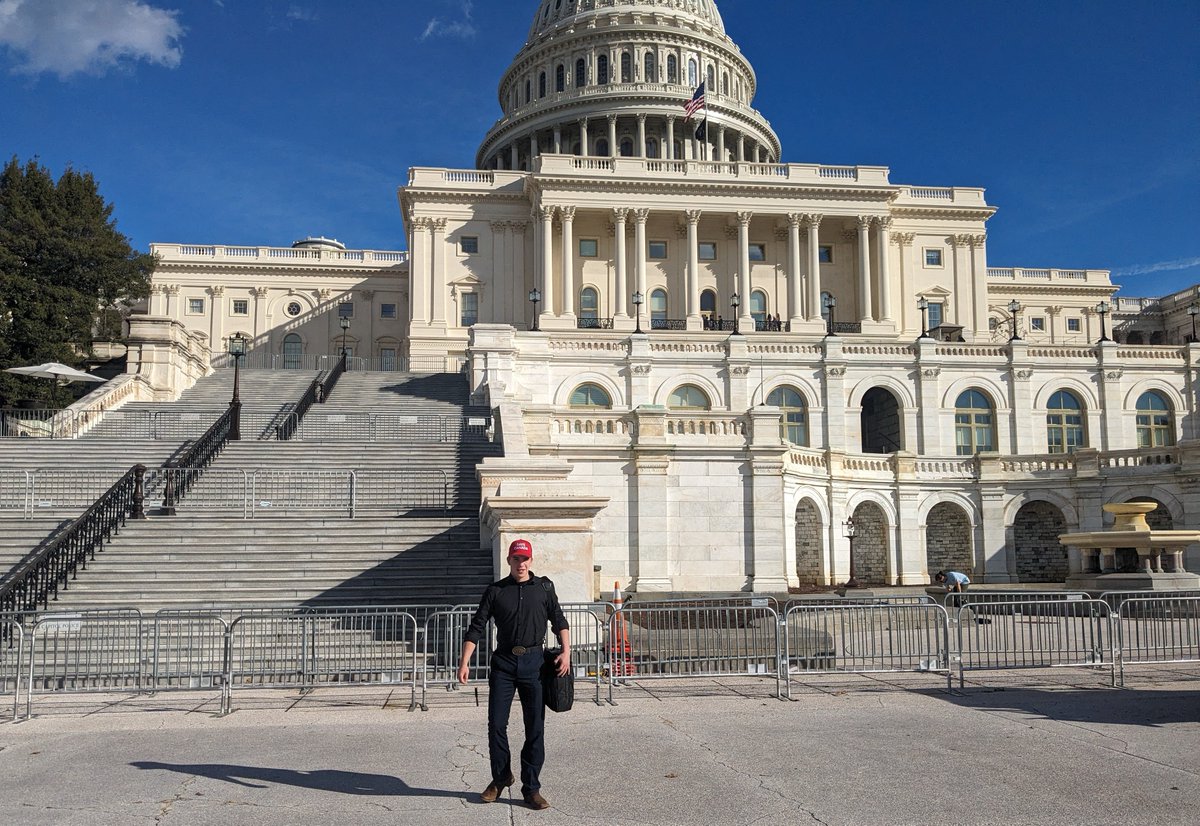 So, @Nick_SaveCanada and I were just told to leave the US Capitol building after asking a tour guide about J6. The tour guide responded by laying hands on me even when asked not to, in a very Canadian manner. The secrecy surrounding this issue should cause serious concern.