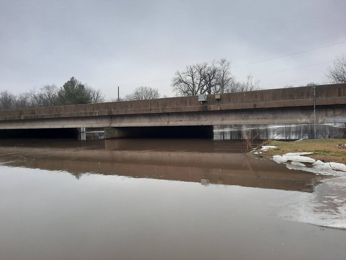 The Kankakee River at the Shelby, Indiana USGS streamgage, Jan. 26th at ~1530 CST. @NWSChicago #INwx