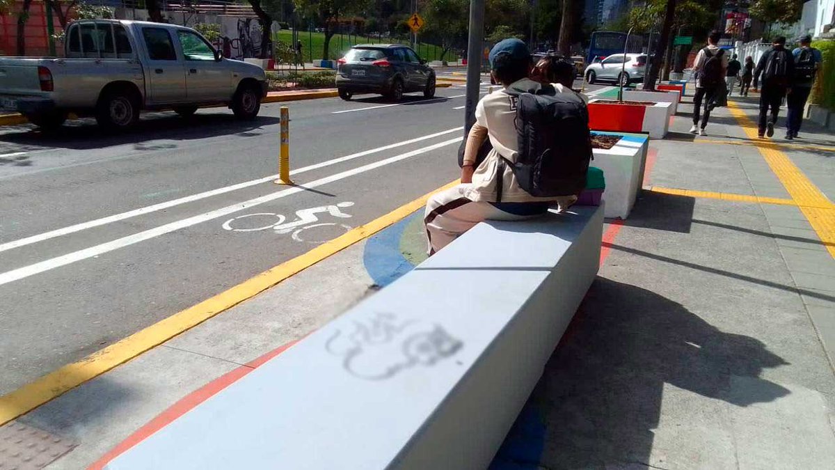 pabelml's tweet photo. 🔴😡 ¡Indignado y decepcionado! Una obra que representó una inversión de 500 mil dólares, sobre todo pensada para las mujeres, niños y estudiantes, fue vandalizada en menos de 24 horas. No podremos avanzar como ciudad ni como sociedad si quiteñas y quiteños no cuidamos nuestra capital. 

Les pido que nos ayuden a cuidar lo que es de todos. Si ven a alguien vandalizando nuestra ciudad, por favor, denúncienlo. Juntos podemos hacer la diferencia.
