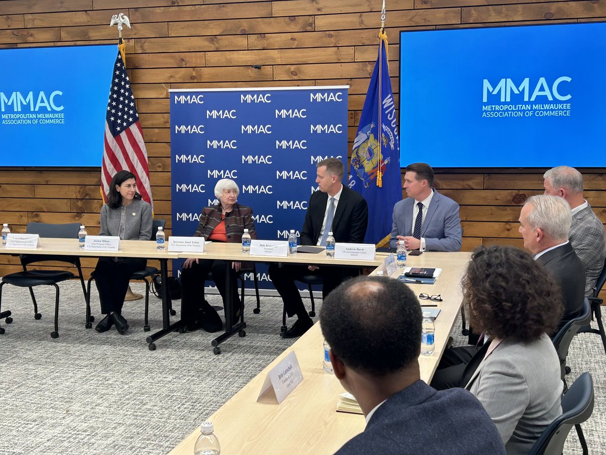 We were honored to welcome @SecYellen of the @USTreasury to our offices to take part in a roundtable discussion with area business leaders as part of her trip to Milwaukee today. MMAC President @DaleKooyenga had the pleasure of moderating.