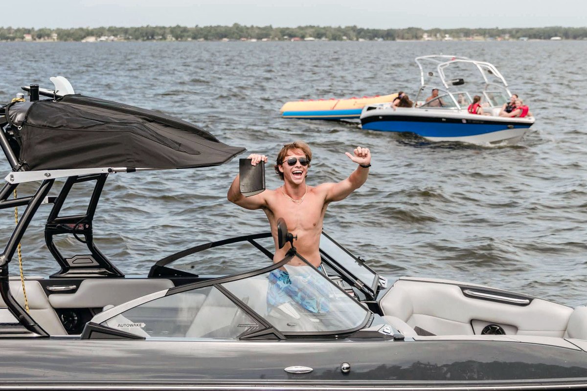 PineCoveCamps's tweet image. Today is National Have Fun at Work Day! We know a little something about that.... #FunAtWorkDay