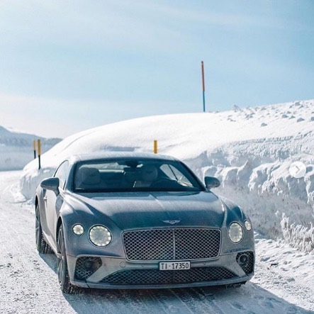 #theweeknd #theweekend #bentleycontinentalgt #luxury #grandtourer #luxurycars #luxurytravel #wintervibes #flüelapass #grigia #graubünden #engadina #engadin #travelphotography #winterphotography #lifestylephotography #carphotography #beyondcoolmag #motion #travel #urban #life