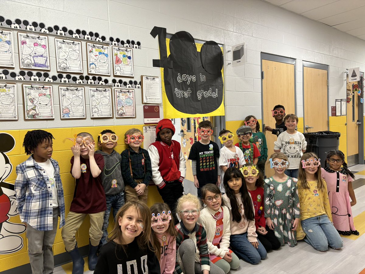 ShanCreekmore's tweet photo. Celebrating the 100th day of school with my first graders @plainviewElem #100daysoffirstgrade #more2SeeInYear3 #otterlyAwesome https://t.co/qOEiMXapJF