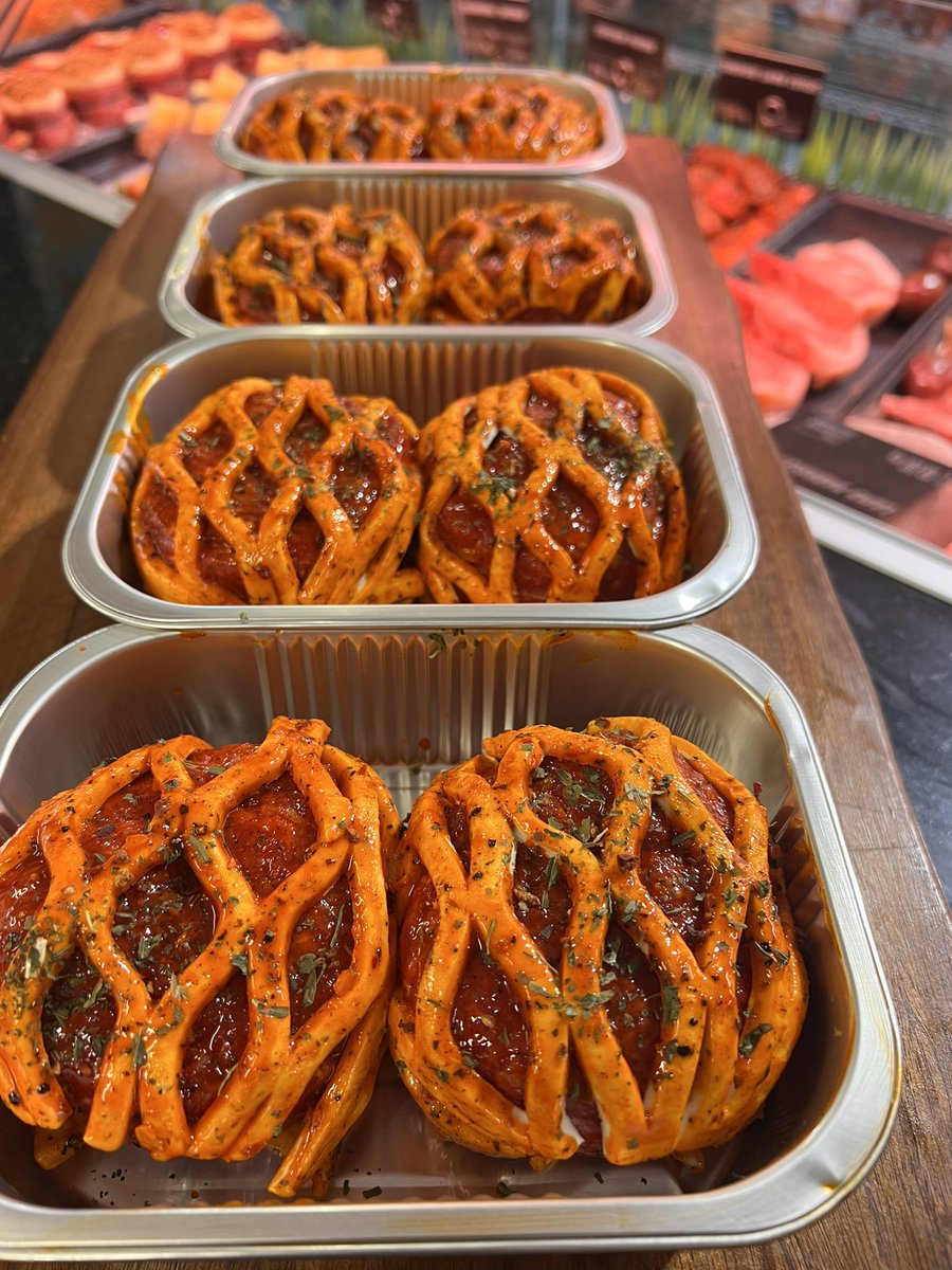CheshireButcher's tweet photo. Steak and peppercorn lattice. https://t.co/MYJ2JtoiOH