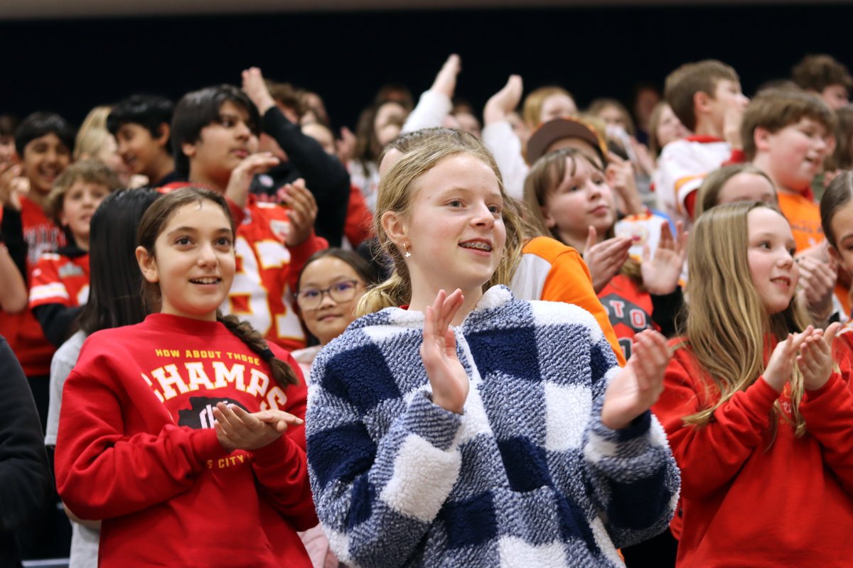 bvschools's tweet image. Earlier today, @PSMSBV band teacher Paul Aubrey was surprised as the KMEA Music Teacher of the Year!! 🎼🥁🎹🎺

Such an exciting moment, when Paul was recognized during an all-school assembly, with family members and friends in attendance!

#BVTogether #ChampionsOfLearning