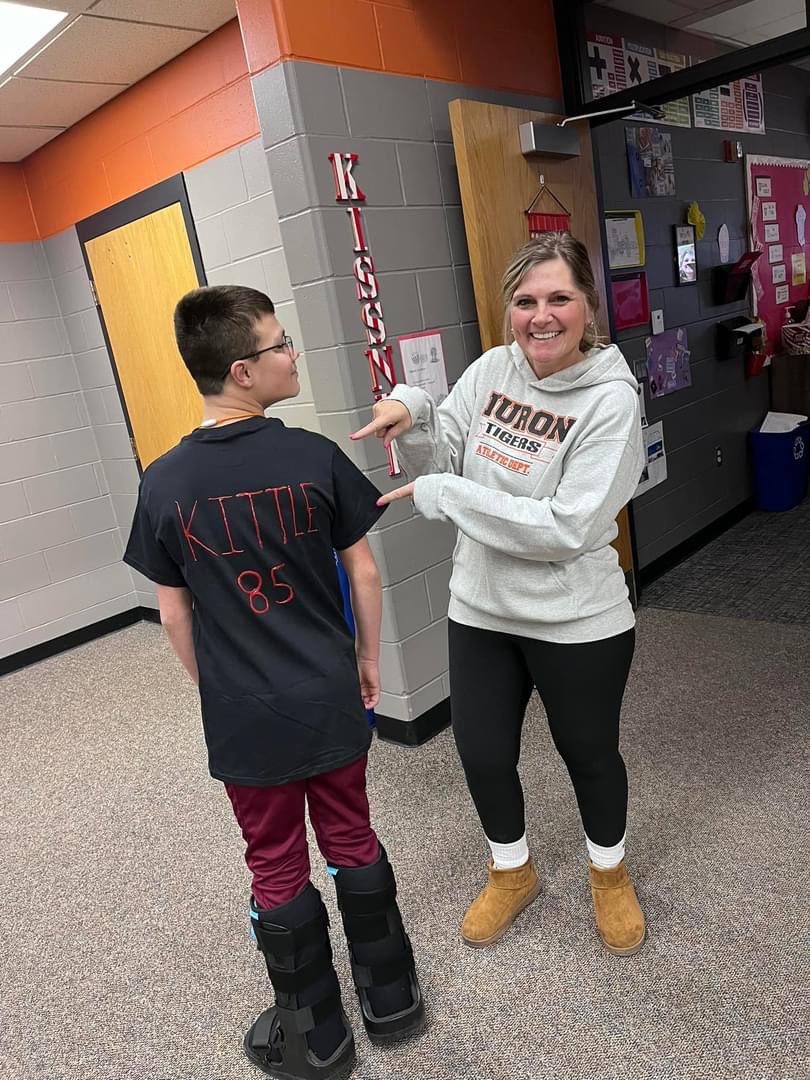 Dress like a teacher day and this kid rocked it. Guess I dress in 49ers a lot!! 😂 #go9ers <a href="/gkittle46/">George Kittle</a>