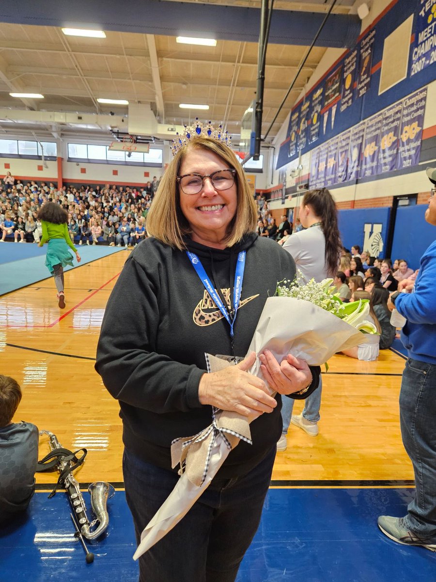 kms_comanches's tweet photo. There are not words to communicate the impact Nancy Gray has made to our campus for over two decades! She is the 👸 of KMS and our Support Staff Member of the Year! #Shecommands the Comanches! https://t.co/GWK5mmkjpY