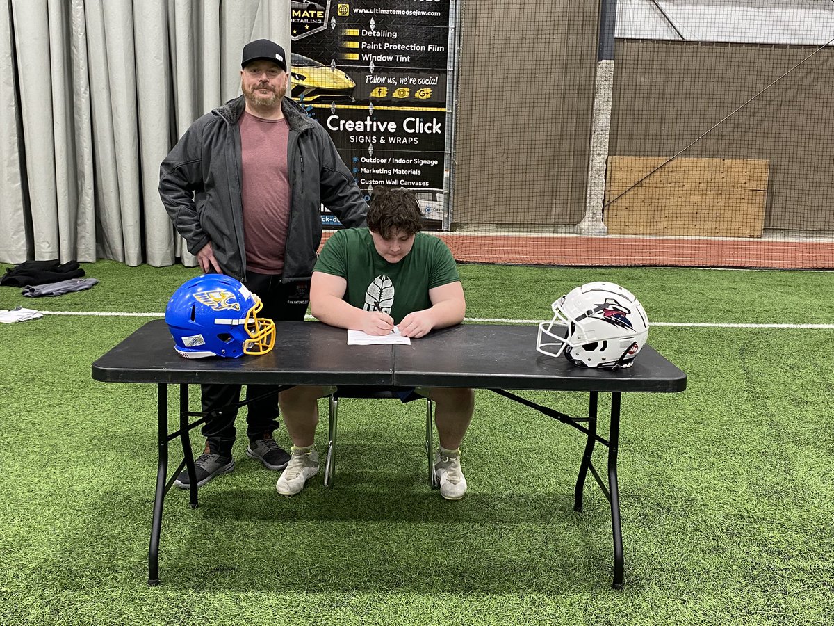 ScotchM's tweet photo. Excited to have @saskselectsFB  Defensive Lineman Matthew Schuett @MathewVids13364 from Humboldt @HCIMOHAWKS wearing @reginathunder colors in 2024. He is a big strong dude that was instantly noticed at the indoor camps by consistently winning the knock back. https://t.co/3ThhhwZ4Eg