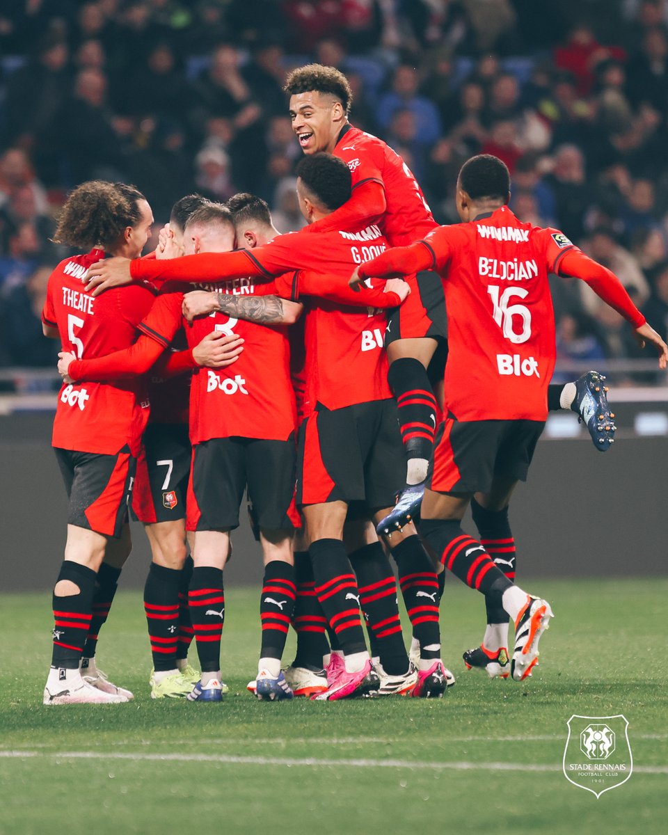 staderennais's tweet photo. Victoire précieuse en terres lyonnaises. 🔴⚫️

#OLSRFC https://t.co/O7bar7g9jX