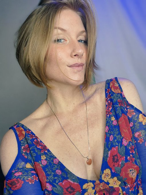 Live on the 🌶 channels! COME WISH ME A HBD 🎂   https://t.co/V5q8td6Zay   https://t.co/BIK11zGf8i https://t<a href="/tag/fetfan"class="tags"><span>&#35;fetfan</span></a>