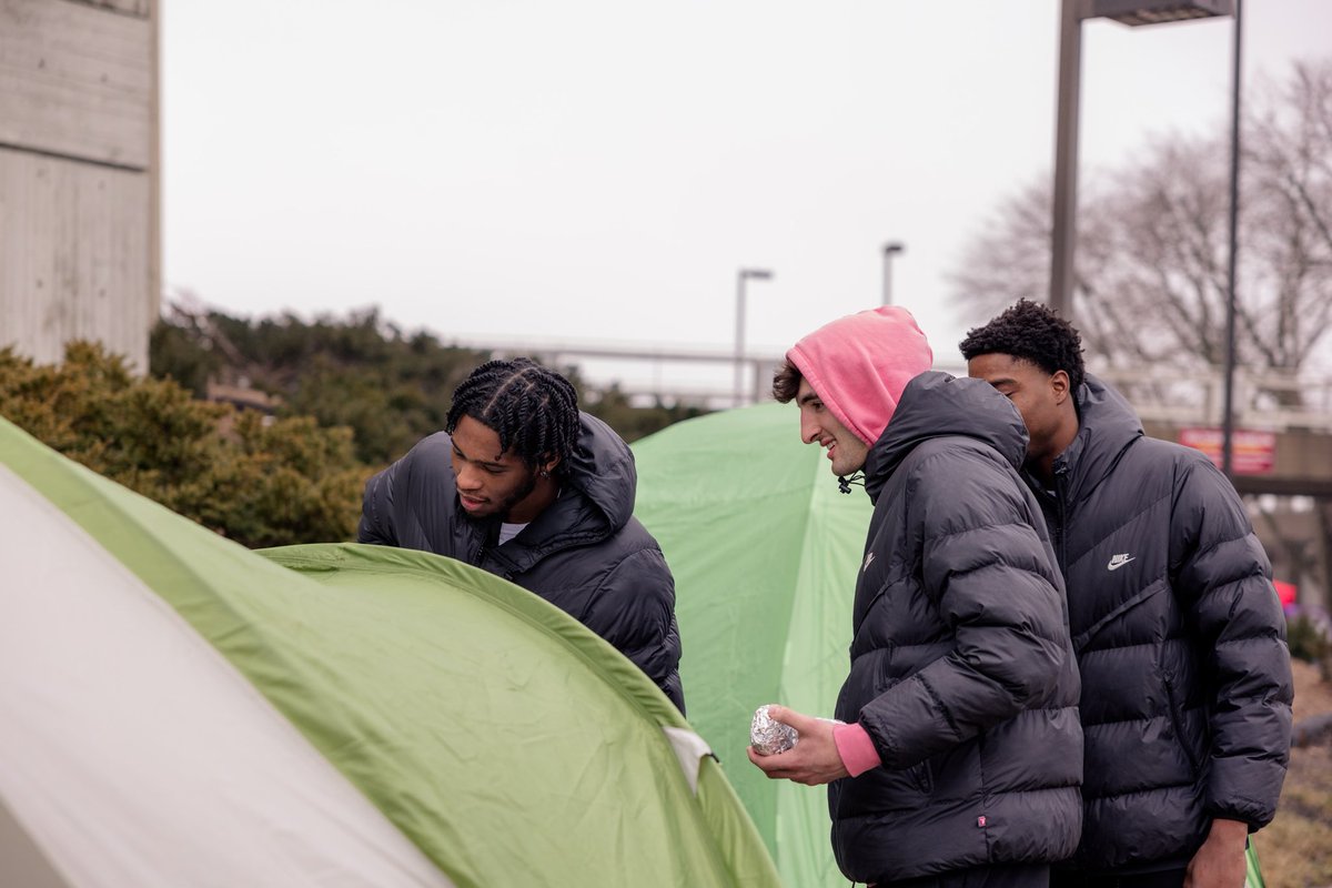 CycloneAlley's tweet image. Burgers &amp;amp; Dawgs.
