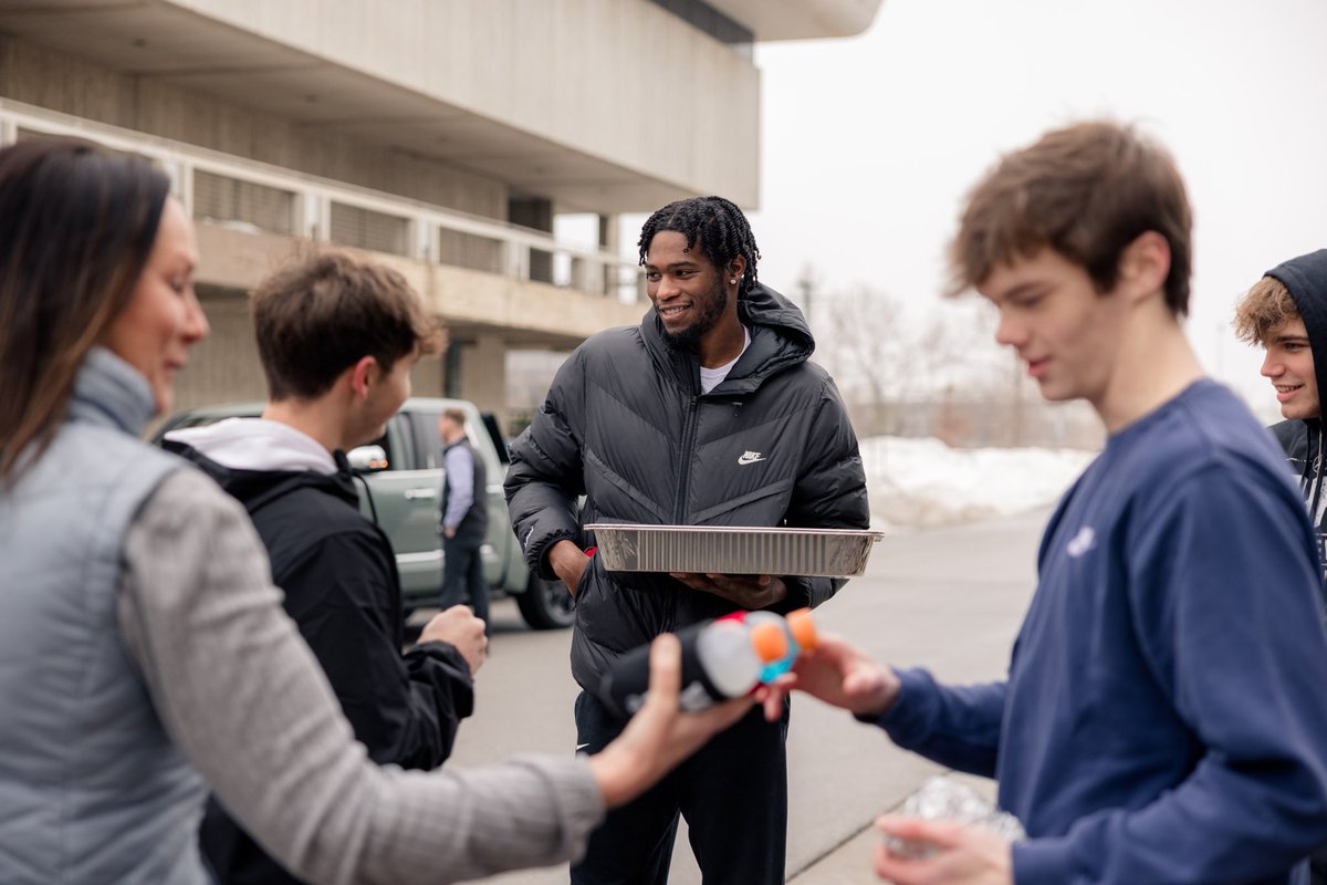 CycloneAlley's tweet image. Burgers &amp;amp; Dawgs.
