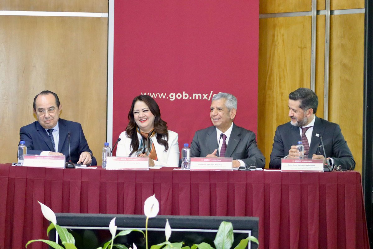 ContraloriasMX's tweet photo. Este día se llevó a cabo con éxito la Primera Asamblea Plenaria 2024 #CPCEF, con la participación las contralorías del país.
El titular de la @SFP_mx, Roberto Salcedo, tomó protesta a la nueva Coordinación Nacional, quienes conducirán los trabajos en el año 2024. https://t.co/xTbOE7hMOM