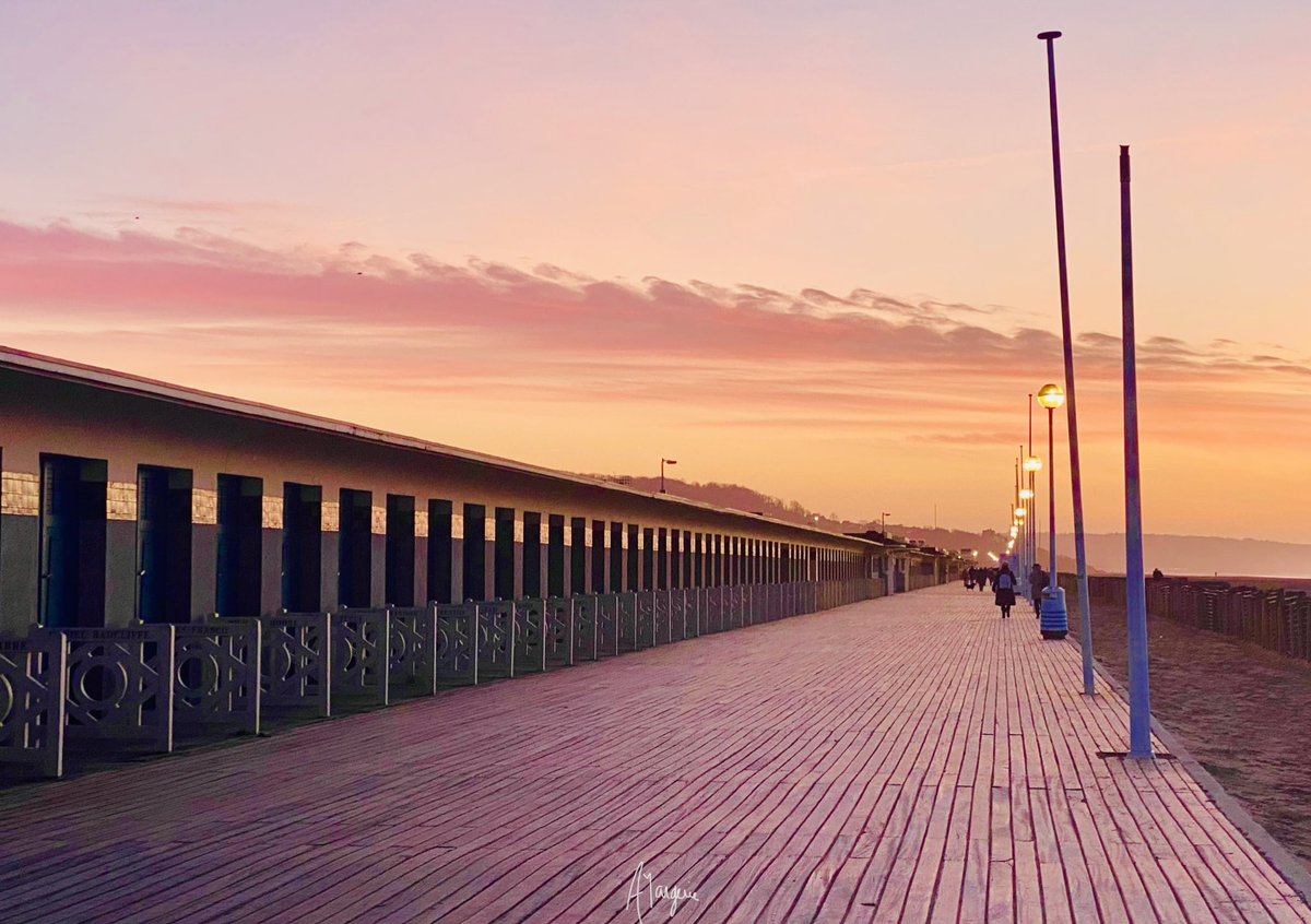 Encore une #lumiere  #magique ce soir sur #deauville  #calvados #photo  #photograghy  #PHOTOS  #photographer #noramndie #igersnormandie #explore_normandie