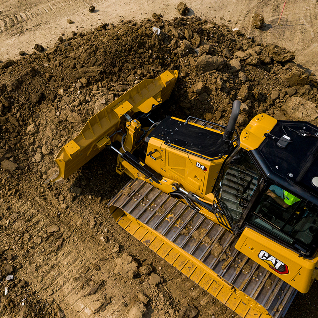 FabickCat's tweet image. Yeah, we play in the dirt. How about you? #dirtlife #yellowiron #FunAtWorkDay