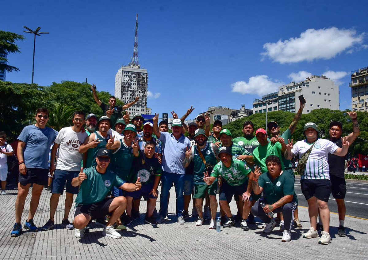 CamionerosChub's tweet photo. Taboada subrayó la jornada histórica vivida en la Plaza del Congreso y la calificó como “el comienzo de un plan de lucha” 
Lo hizo en declaraciones efectuadas a l... https://t.co/VdwAH2Dj8T #Actualidad #ArtículosDestacados https://t.co/u3WHiM1bv8
