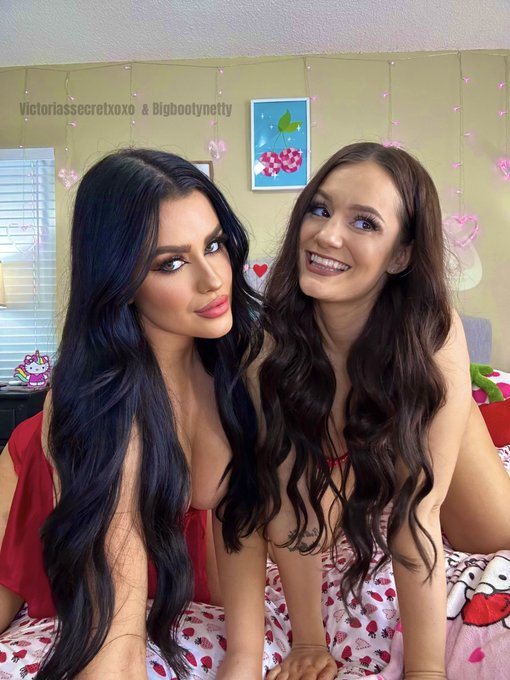 Surprise I worked with my sister today. Yesss my blood sister hehe 🫢😈😈🤷🏽&zwj;♀️😮&zwj;💨🔗 @Babyvictoriaxo ❣️ https://t