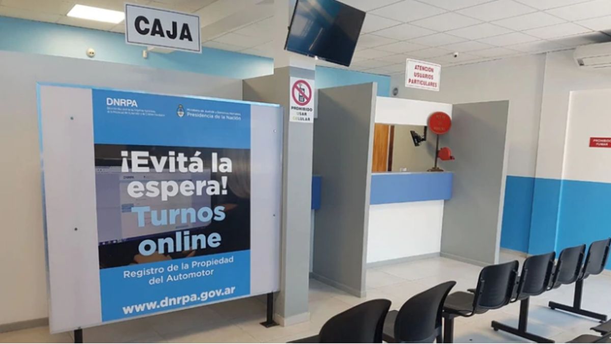 PregoneroL's tweet photo. BOMBAZO 💣 | El gobierno inició el proceso formal para intervenir los registros de automotor. El principio del fin de la mega estafa? https://t.co/7wOdSda8Go