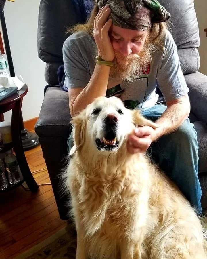 robinluvstrees's tweet photo. @Dalbodog We lost our Tyson boy very suddenly like that. No hint he had cancer and blood around his heart until emergency vet visit. It's just awful losing them. They are so sweet, loyal and good. So very sorry.❤ https://t.co/ntWRCrYjbF