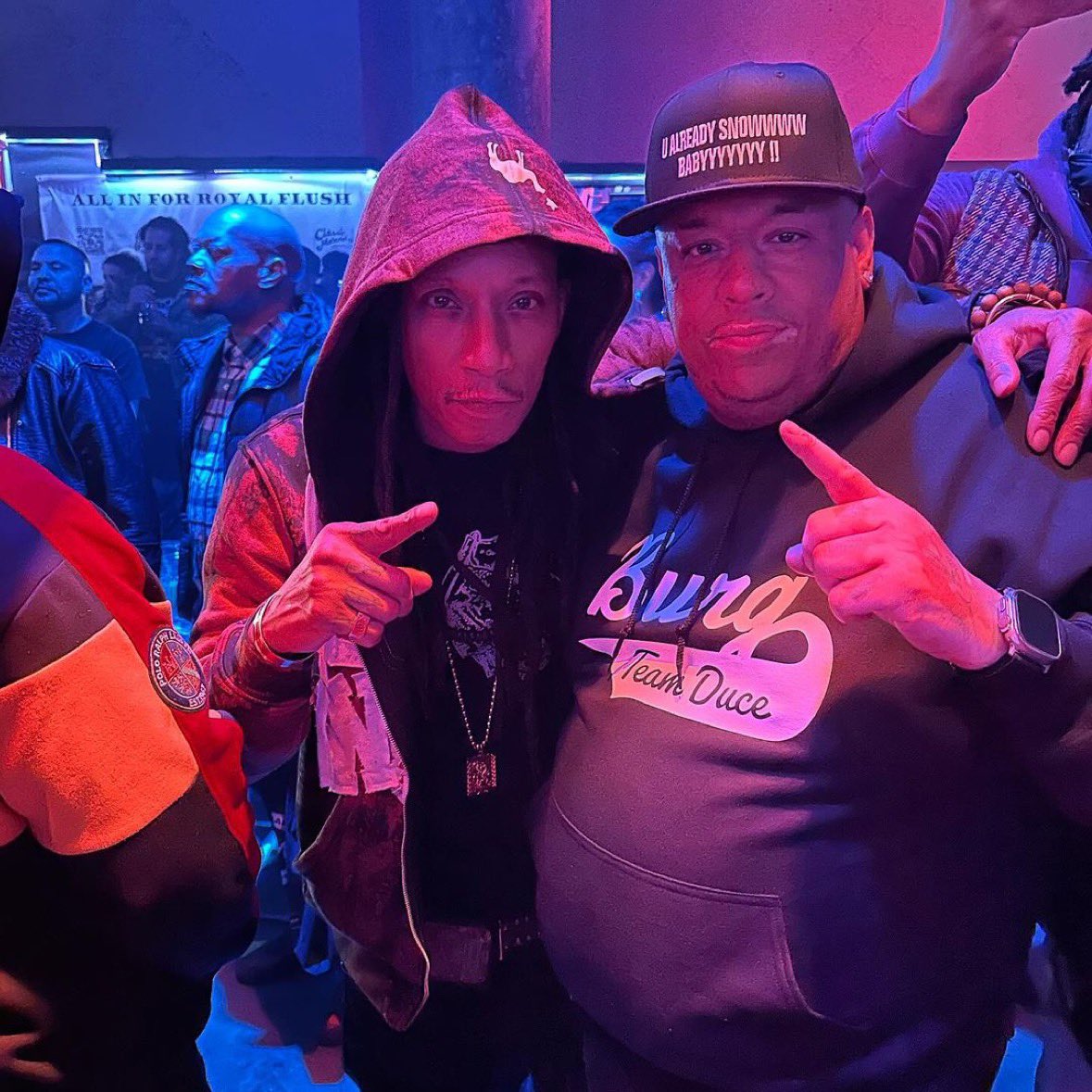 BurgNationT2's tweet image. BUMPED IN TO THE BRO @generalsteele IT WAS LOVE LIKE ALWAYS IT WAS A QUEENS BROOKLYN VIBE ON STAGE HIM &amp;amp; @teksmokeelah SMIF N WESSUN ARE LEGENDS U KNOW BURGY HAD TO COME SHOW HIS BROTHER THE LEGENDARY @real_royalflush LOVE ‼️

#ROYALFLUSH 4EVA 
#FUCKCANCER 🚫
#SMIFNWESSUN 🤜🏽🤛🏽