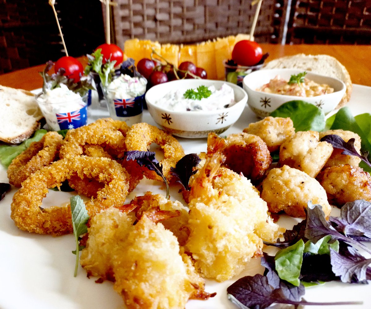 Happy Australia Day 🇦🇺 Part 2
Seafood Platter
Calamari Rings
Coconut-Crusted Prawns 
Salt and Pepper Squid
Homemade Dips: Roasted Red Pepper & Onion Olive
Homemade Tartar Sauce
🍅🥑🍈🍇
#AustraliaDay