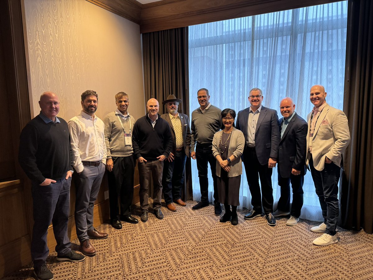 DaveWooster2's tweet photo. So awesome having you there today Boss!  Thanks for making the trip.  The SHI team is FIRED up!  @ChuckRobbins @treydzialo @sbetts31 https://t.co/WfFVf0jtLX