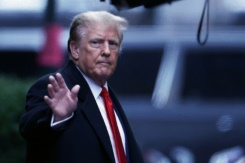 NicolasRevise's tweet photo. Only in America: Donald Trump a été condamné vendredi par un tribunal civil de New York à verser un dédommagement énorme de 83,3 millions de dollars, à l'autrice Elizabeth Jean Carroll pour l'avoir diffamée, sur fond d'accusations de viol dans les années 1990.
#AFPNewYork https://t.co/udUmGPRIIv
