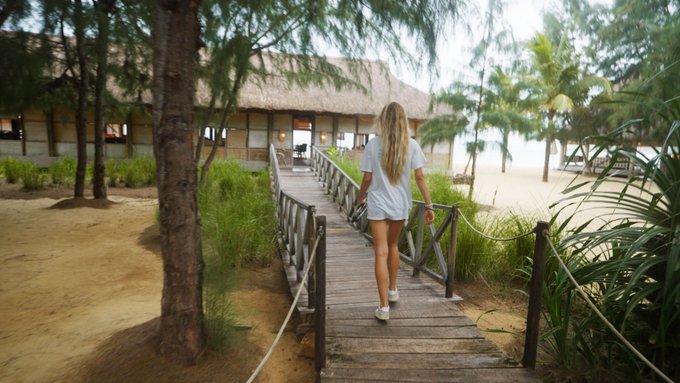 Here we go again:  ⋗ 2 PLATFORMS ⋗ 2 VIDEOS  ⬇️  YOUTUBE  ⬇️                             ⬇️  OF  ⬇️  Choose