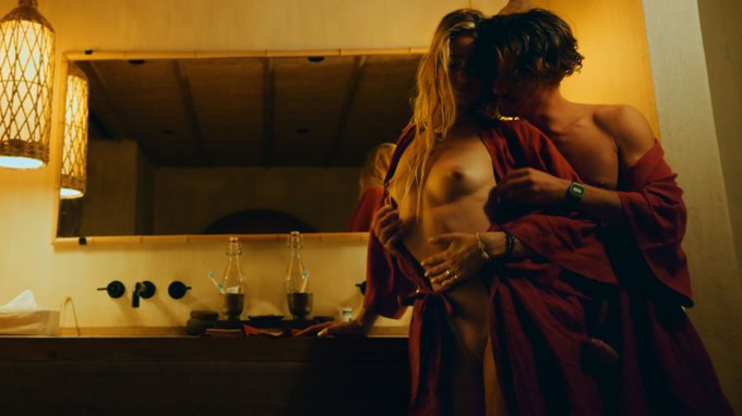 Here we go again:  ⋗ 2 PLATFORMS ⋗ 2 VIDEOS  ⬇️  YOUTUBE  ⬇️                             ⬇️  OF  ⬇️  Choose