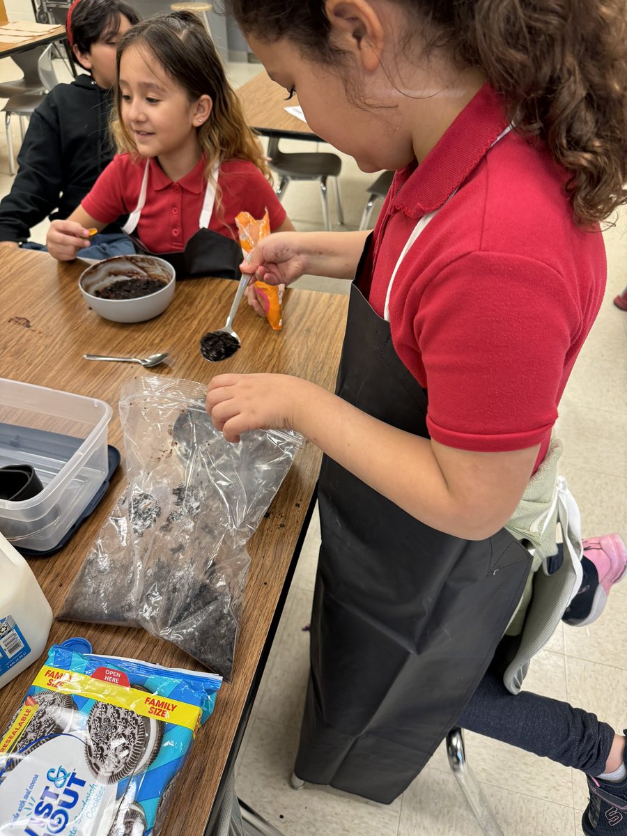 coachramirez23's tweet photo. 4th grade Cooking Club Chefs whipped up some delicious chocolate pudding this afternoon! 🧑🏻‍🍳👨🏻‍🍳❤️🐾 #PAWsomeChefs #ChefsWorking @TristeCoach https://t.co/fHDx3P37yK