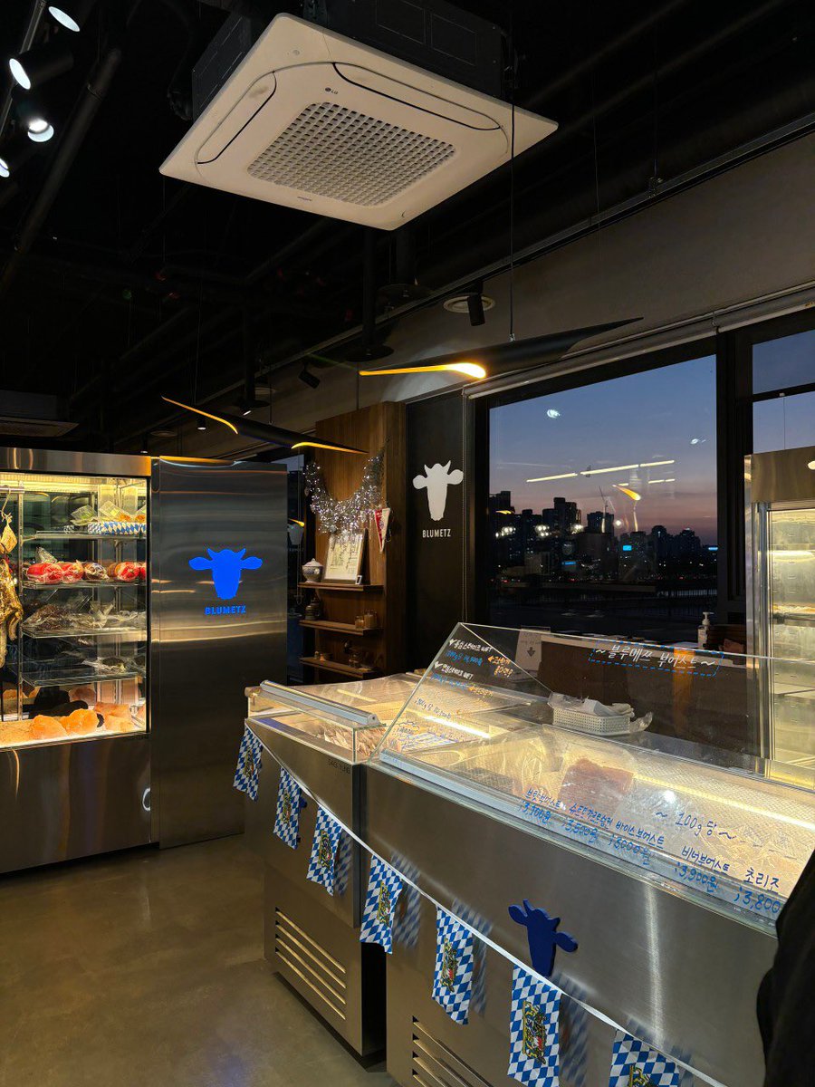 비트코인 마이스터 정육점⚡️블루메쯔 노들섬점⚡️] - 비트코인 결제 가능한 독일 마이스터 정육점. - 한강뷰에서 먹는 슈바이학센, 숙성  스테이크, 맥주/와인. (비트코인 결제 매장이므로 무료 홍보) 주소: 서울 용산구 양녕로 445 3층