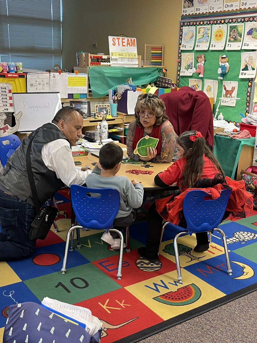 We had maravilloso visit from <a href="/JoseMedinaJr89/">Dr. José Medina (él, he, his, him)</a> today! #bilingualheritage #letsbridge
<a href="/ABQschools/">Albuquerque Public Schools</a> <a href="/APS_Elementary/">APS Elementary Schools</a> <a href="/APSAVID/">AVID</a>