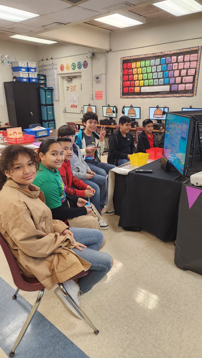 LYEcoding's tweet image. &quot;Esports demand teamwork, strategy &amp;amp; practice to succeed. Complex challenges require critical thinking &amp;amp; quick decision-making. @LYE students improve problem-solving skills &amp;amp; strategic thinking through gaming. 🎮✅ @LFCISD #esports #teamwork #criticalthinking&quot;