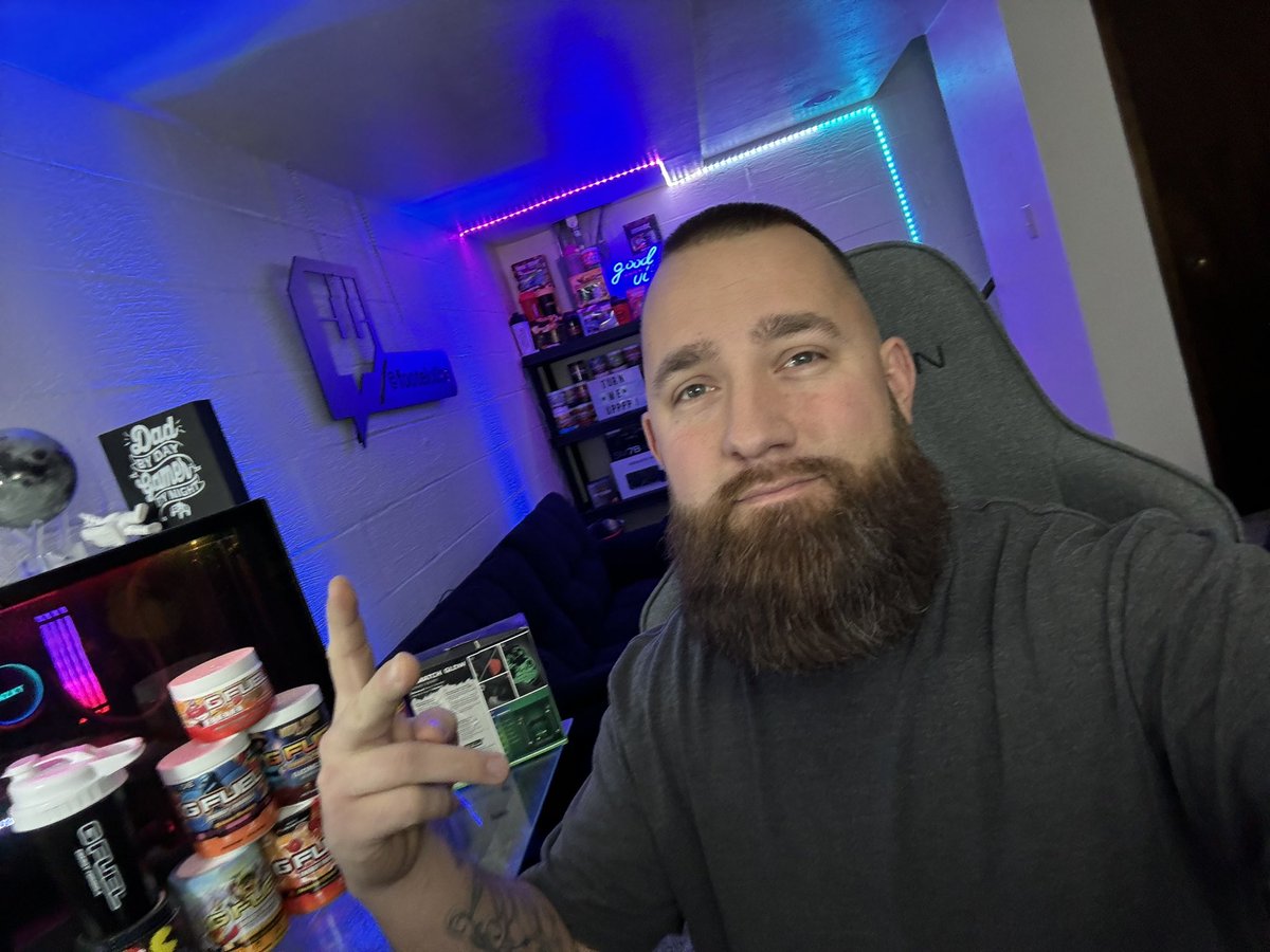 footelo0se's tweet photo. FRYday WARZONE ‼️

We are LIVE and ready to have a GOOD night! 

🟣https://t.co/IiV7xbqjfh
🟢https://t.co/RItETwHwK8

#GFUEL #PDPGaming #RecruitsInvitational https://t.co/yM7zPBxqbk