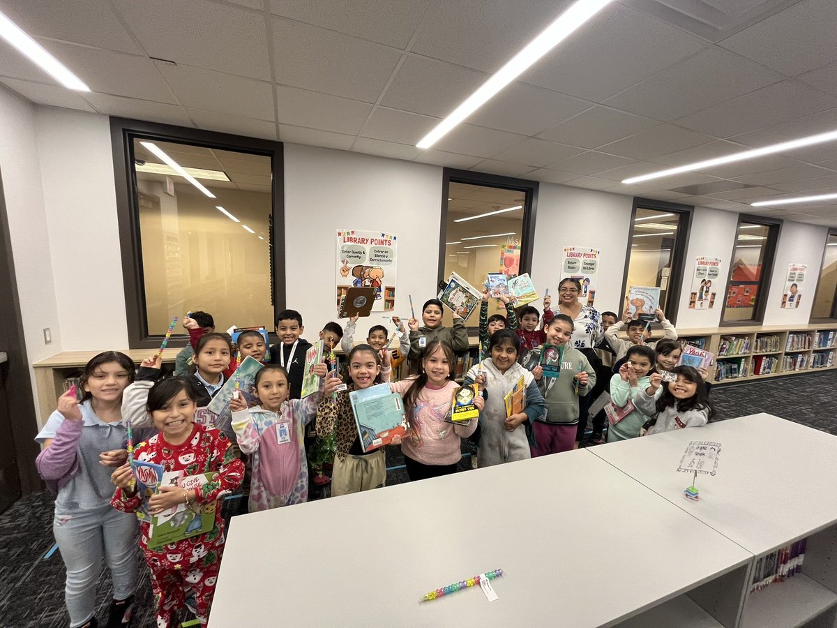 ¡Tuvimos una linda semana! Fuimos los ganadores en la biblioteca y fue día de pijamas. 🎉😊 <a href="/Martin_Mustangs/">Martin Elementary</a> <a href="/MartinESLibrary/">Martin ES Library</a>