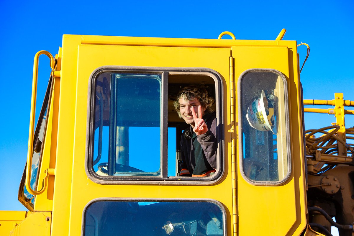 Load and go! #TGIF 
#FridayVibes #wedopower #webuildutah #makingthedirtworldabetterplace #builtforit #imakedirtlookgood #dirtisinourblood #powerindustry #construction #bluecollarlife #tradementality #constructionindustry #heavyequipment #heavyequipmentoperator #trucking