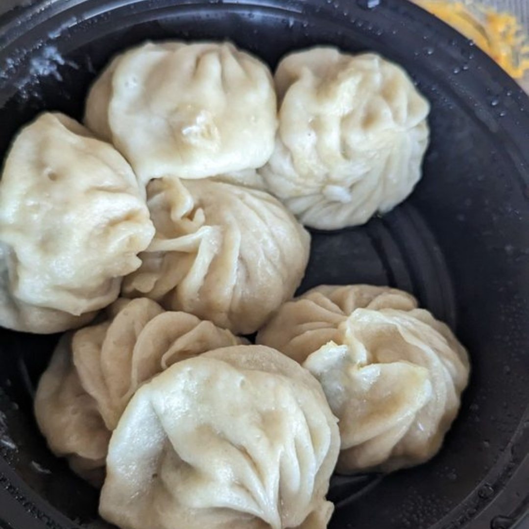 TheNewJSQ's tweet image. Staying in tonight? Place an order at Szechaun Mirchi for a unique fusion of Indo/Chinese cuisine 🥢🍚🥡

Szechaun Mirchi
📍 850 Newark Ave, Jersey City, NJ

#journalsquare #jsq #jerseycity #jerseycitynj #takeout #friday