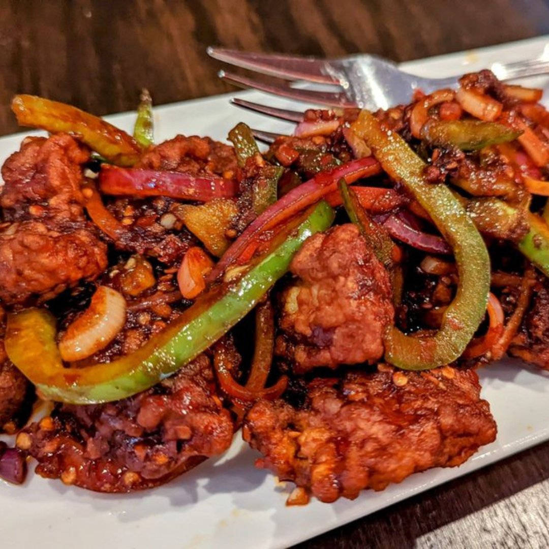 TheNewJSQ's tweet image. Staying in tonight? Place an order at Szechaun Mirchi for a unique fusion of Indo/Chinese cuisine 🥢🍚🥡

Szechaun Mirchi
📍 850 Newark Ave, Jersey City, NJ

#journalsquare #jsq #jerseycity #jerseycitynj #takeout #friday