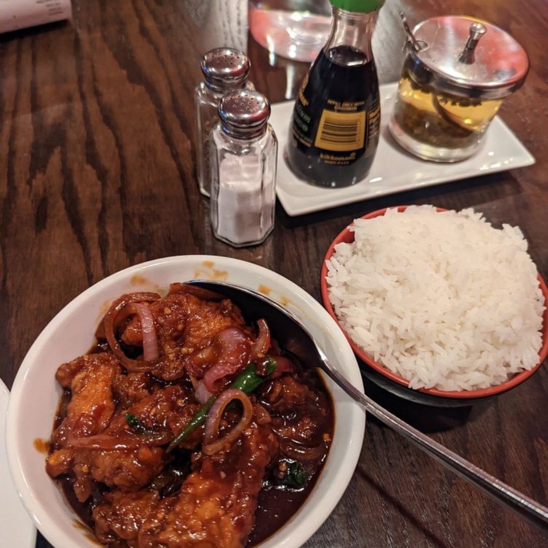 TheNewJSQ's tweet image. Staying in tonight? Place an order at Szechaun Mirchi for a unique fusion of Indo/Chinese cuisine 🥢🍚🥡

Szechaun Mirchi
📍 850 Newark Ave, Jersey City, NJ

#journalsquare #jsq #jerseycity #jerseycitynj #takeout #friday