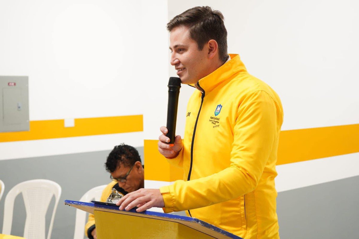 QuorumGT's tweet image. 👀 ARÉVALO DA ESPALDARAZO A SIERO 

“El alcalde Siero reúne las cualidades para desempeñar este rol”, dice Bernardo Arévalo sobre Sebastián Siero, alcalde Santa Catarina Pinula. Lo afirma en una reunión con alcaldes de todo el país,  un día antes de la elección de la ANAM.