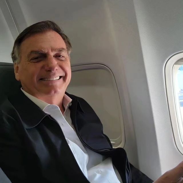 Saudades de um PRESIDENTE de verdade, né minha filha? 

🇧🇷