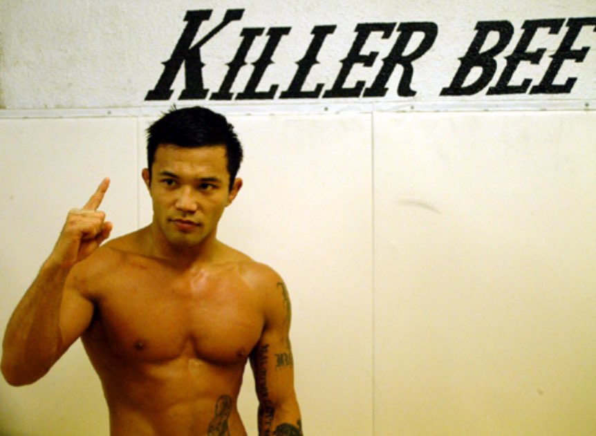 makaino23's tweet image. 山本KIDを古くから応援してる人は「キラービー」の印象がやはり強いですよね。彼と同世代の友人である菊地昭、朴光哲、大学後輩の福田力や山本篤。それら先輩に揉まれた叩き上げの矢地祐介。白いエルグランドを徳郁くんが運転して颯爽と軍団が渋谷に現れんのカッコよかったなぁ‥懐かしい #山本KID徳郁