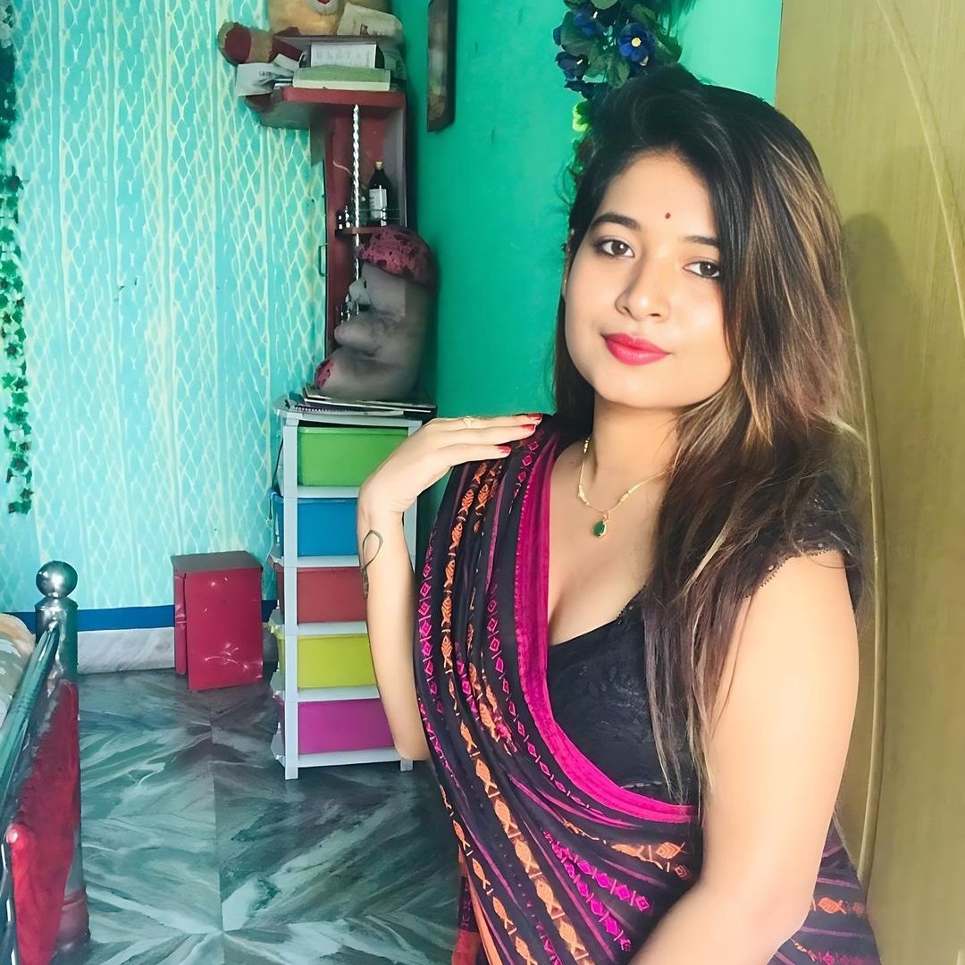 मन में मैल रखनी और बाहर से सुन्दर दिखना, ये चालाकी ऊपर वाले के दर पर क़ुबूल नहीं होती।

      ♥️#सुप्रभात❤️ 🌺