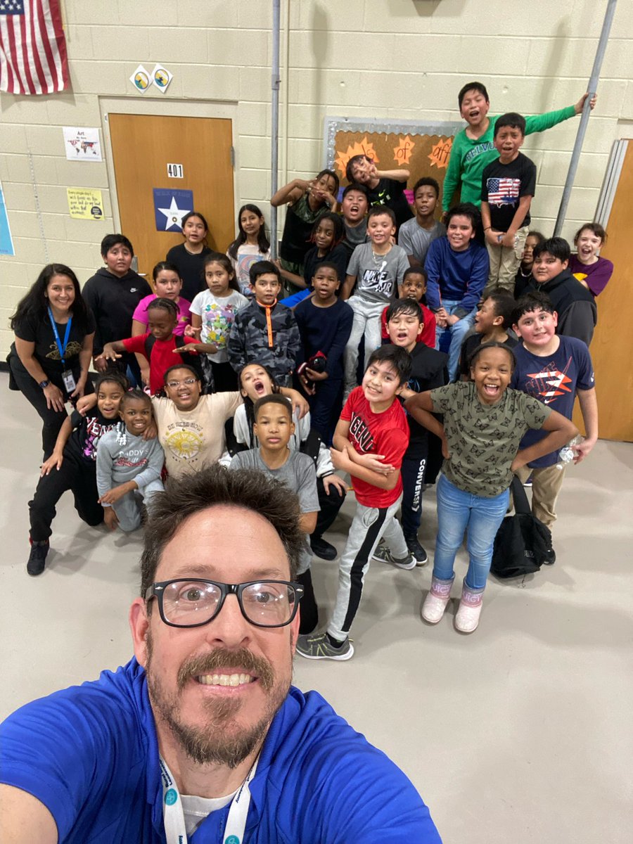 Today was the perfect day to begin the 2nd Semester Running Club season. 

Hoy fue el día perfecto para comenzar la temporada del segundo semestre del Running Club.
#theworldsgreatest