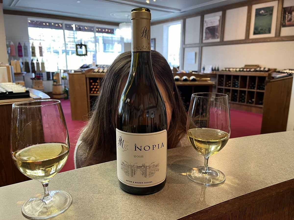 My staff pick which is showing lovely honeydew melon, lemon meringue and baked apple on the nose. Lovely acid and balance. @shop124street #independentwineshop #whyisshehiding? @TheWineCellarAB @jamaracing