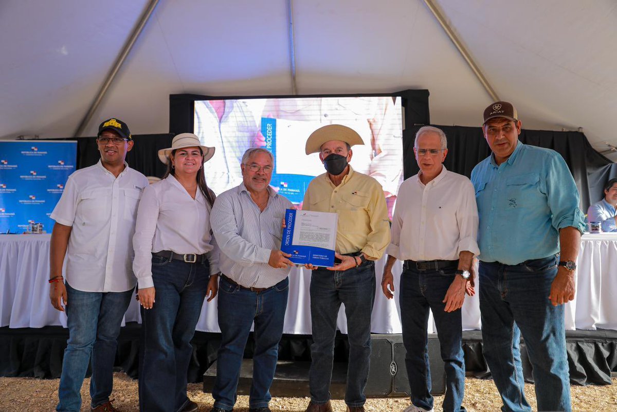 NitoCortizo's tweet image. Con una inversión de B/.1,254,841.76, entregamos la Orden de Proceder para el diseño, suministro, transporte, entrega e instalación de materiales, equipos e interconexión, para la EXTENSIÓN DE LÍNEAS DE DISTRIBUCIÓN ELÉCTRICA Y LUMINARIAS PÚBLICAS, en la Provincia de Los Santos.