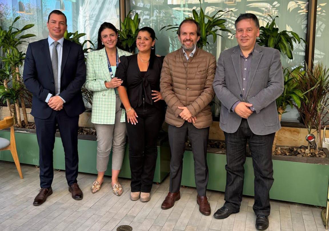 Con el objetivo de fortalecer y optimizar los procesos del Instituto Municipal de Recreación y Deporte,#IMRDChía, <a href="/AlcaldiaChia/">Alcaldía de Chía</a> se reunió con el exministro del deporte y actual delegado para la protección del derecho al deporte de la Defensoría del Pueblo, Ernesto Lucena.