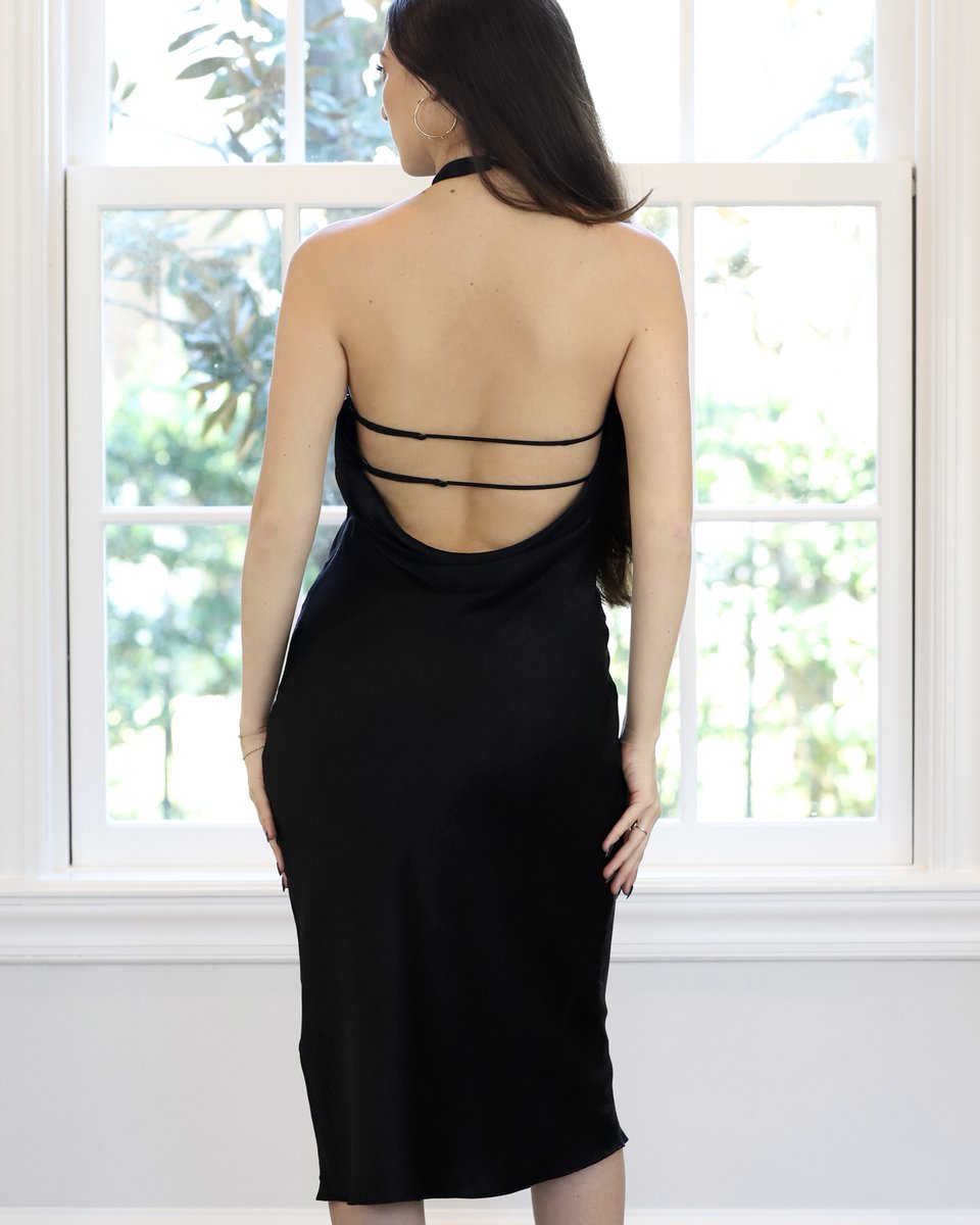 avenuedeschamps's tweet photo. we love a good backless dress 🖤

#mididress #backless #ootd #weekendvibes #city #january #outfitinspo https://t.co/OiW2vJt5t1