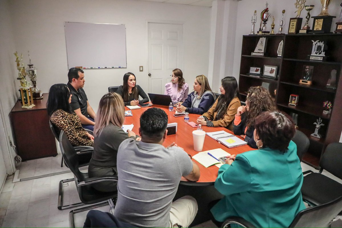 🌐🤝 Hoy, durante la reunión con la Dirección de Vinculación, trabajamos para fortalecer la promoción de nuestro colegio. 💡💼👥 

#AlianzasEstratégicas #OrgullosamenteCecytea
#ElGiganteDeMéxico
#SiempreConElCorazónPorDelante