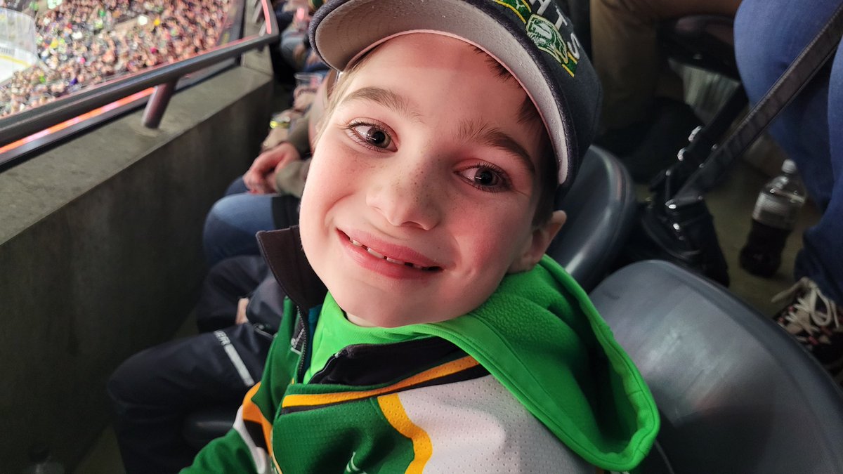statsy9er's tweet photo. @LondonKnights @CoultersRx Section 315 Row A, Seat 12 hoping for a stick and 15 in a Row https://t.co/uGPH7CR3s7